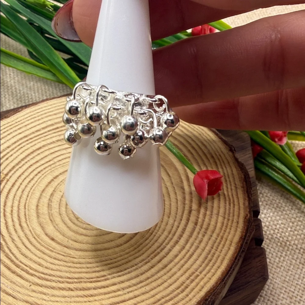 Chic Silver Beaded Women's Ring 7.5 (925)